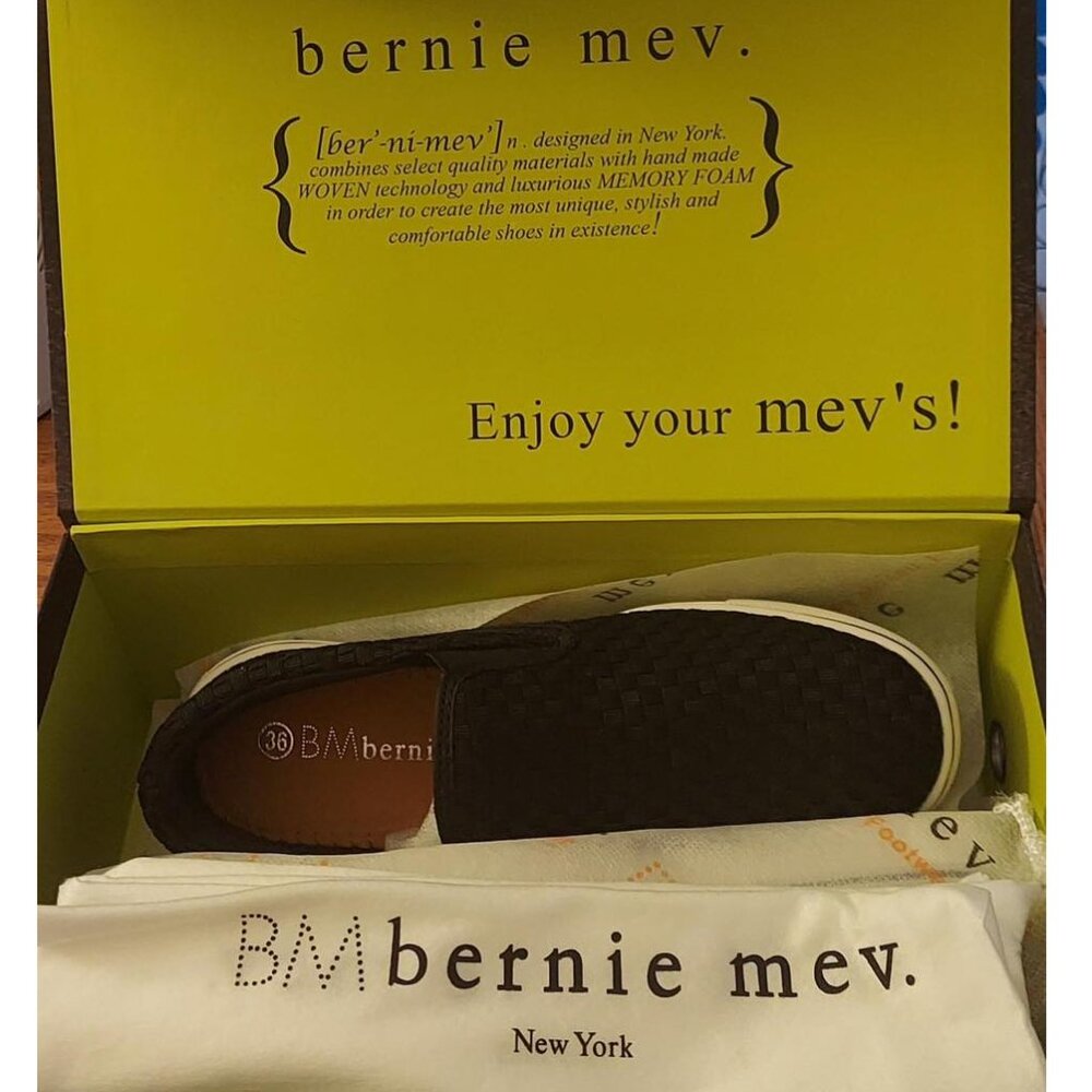 bernie mev. Woven Slip-On Sneakers in Black and White NIB - Picture 4 of 4
